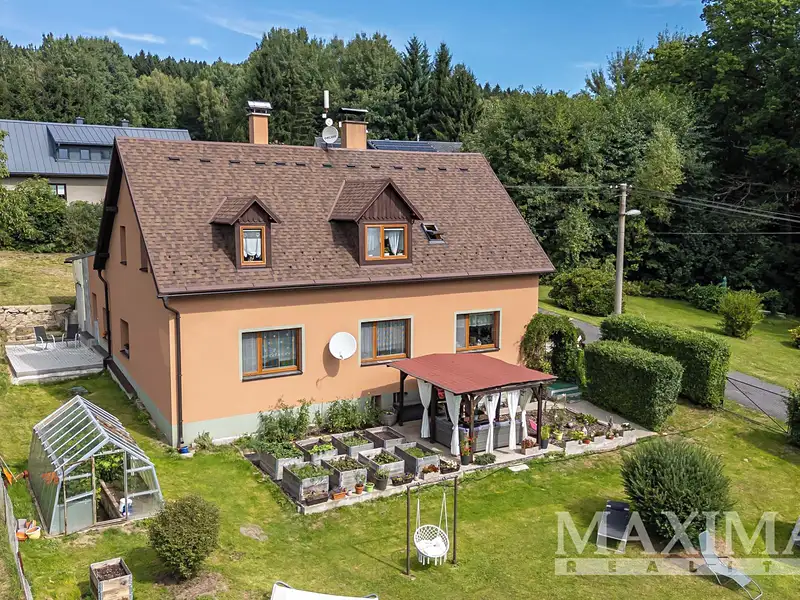 Prodej rodinného domu 320 m², pozemek 1557 m², Nová Ves – náhled fotky 1