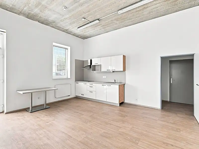 Pronájem kanceláře 34 m², Praha – náhled fotky 1