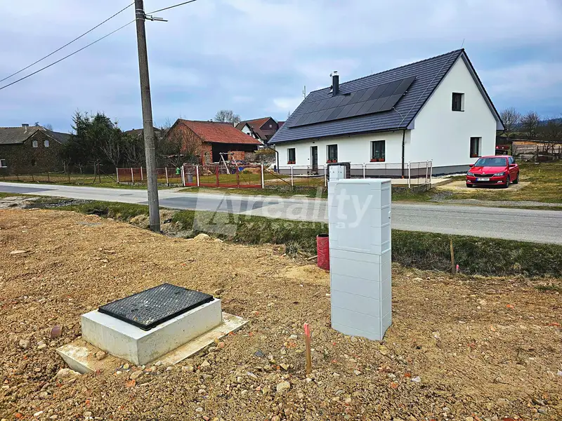 Prodej stavebního pozemku 1425 m², Lhotka – náhled fotky 1