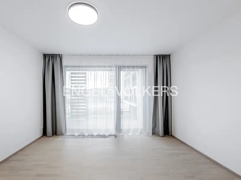 Pronájem bytu 2+kk 56 m², Praha – náhled fotky 3