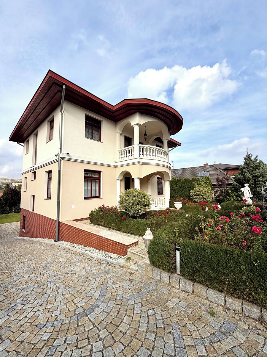 Prodej vily 400 m², pozemek 794 m² – fotografie 2