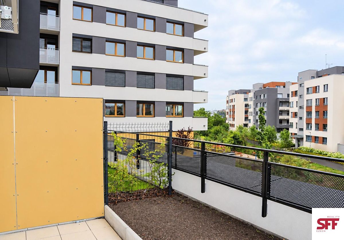 Pronájem bytu 1+kk 36 m² – fotografie 3