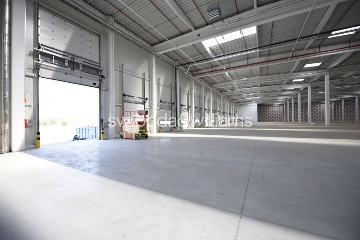 Pronájem skladového prostoru 9532 m² – fotografie 3