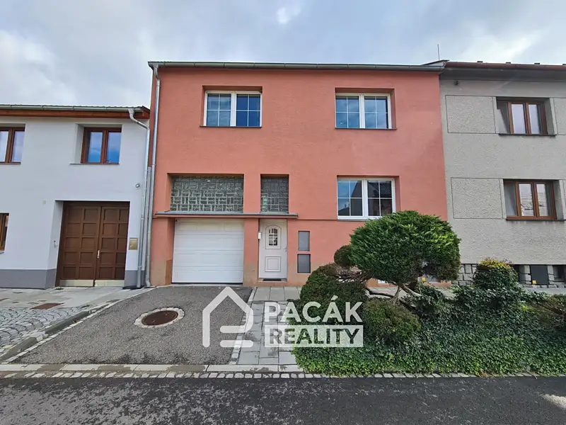 Prodej rodinného domu 250 m², pozemek 424 m², Olomouc – náhled fotky 1