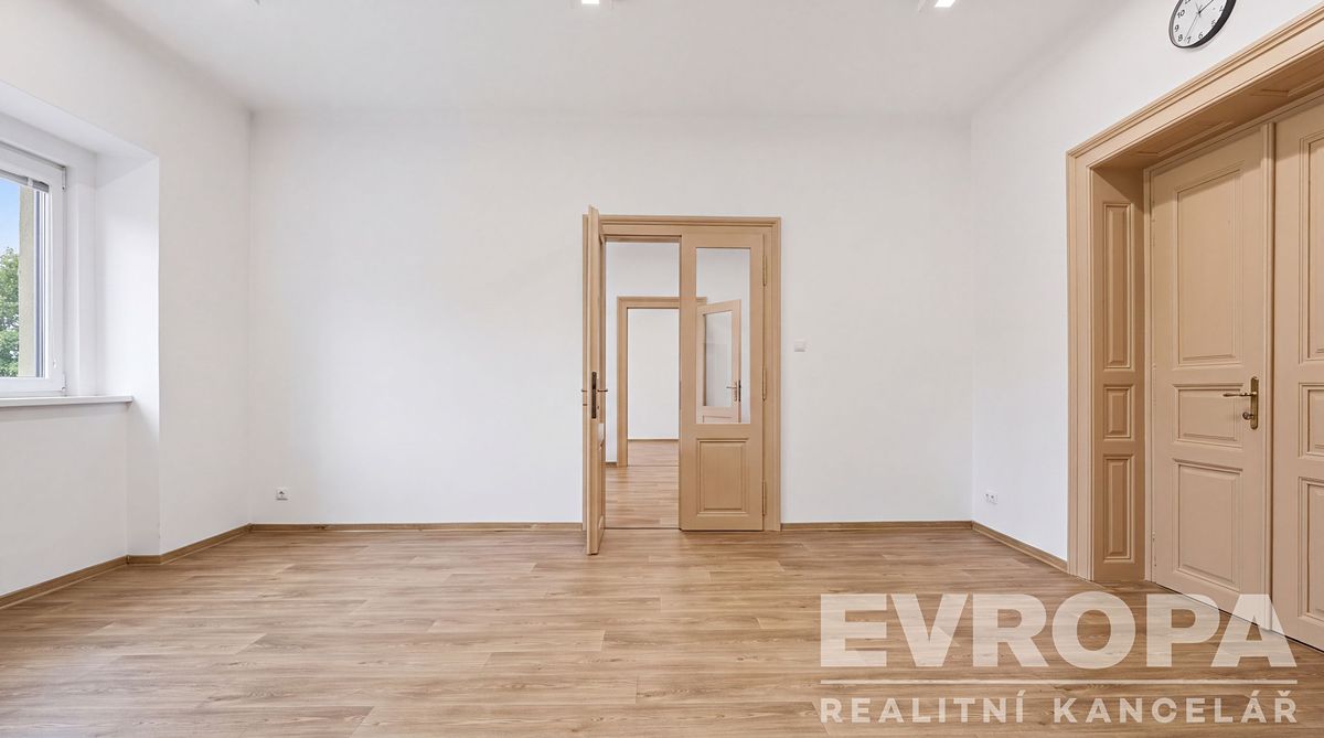 Prodej rodinného domu 260 m², pozemek 622 m² – fotografie 3
