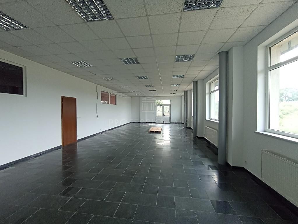 Pronájem obchodního prostoru 135 m² – fotografie 3