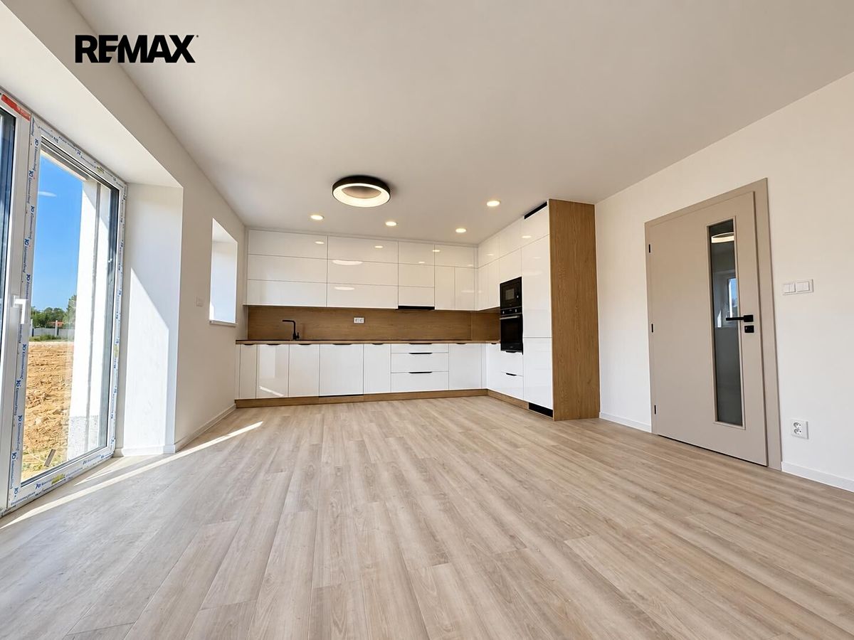 Prodej rodinného domu 107 m², pozemek 333 m² – fotografie 2