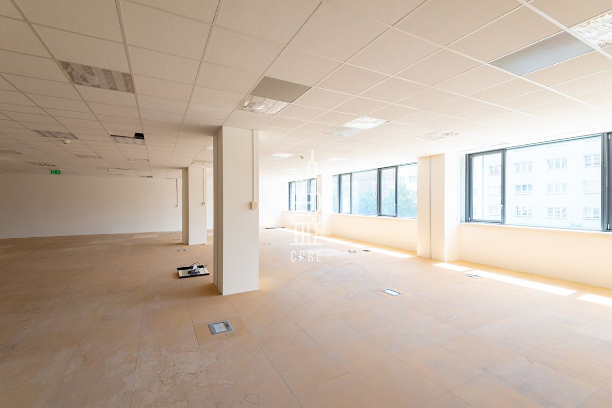 Pronájem kanceláře 467 m² – fotografie 4