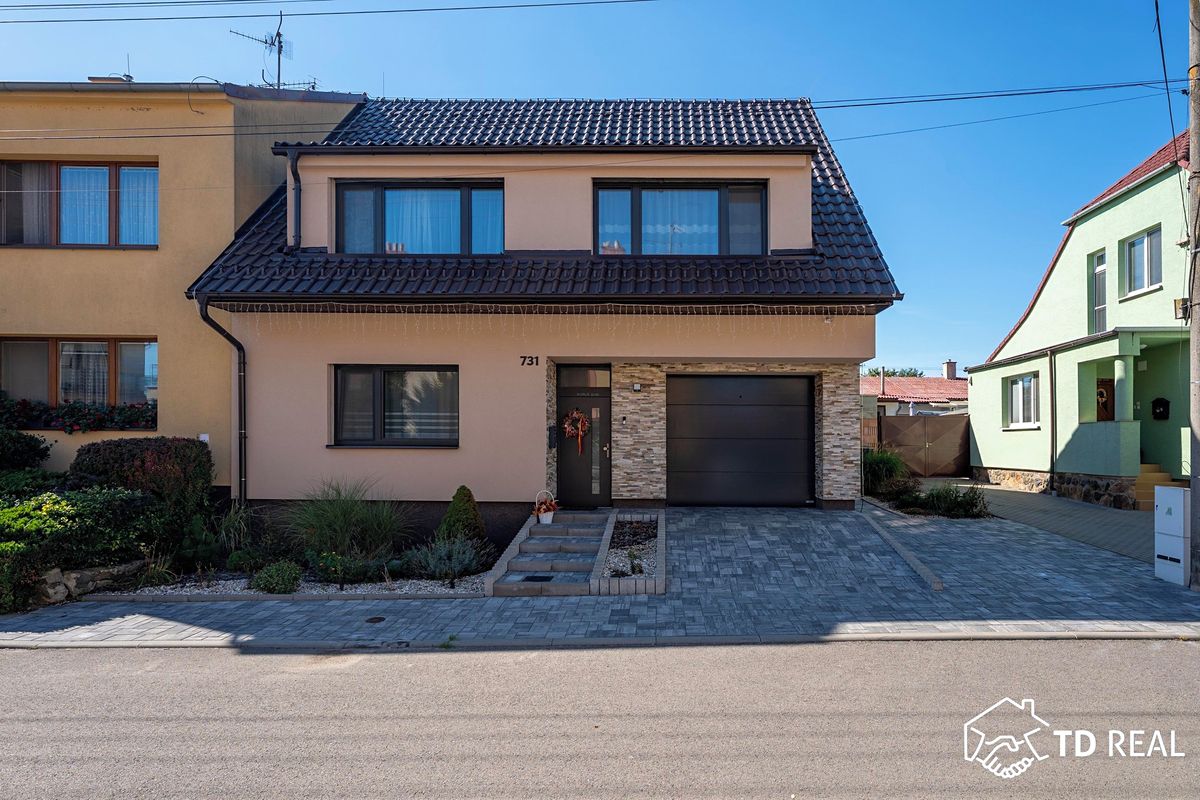 Prodej rodinného domu 207 m², pozemek 1077 m²