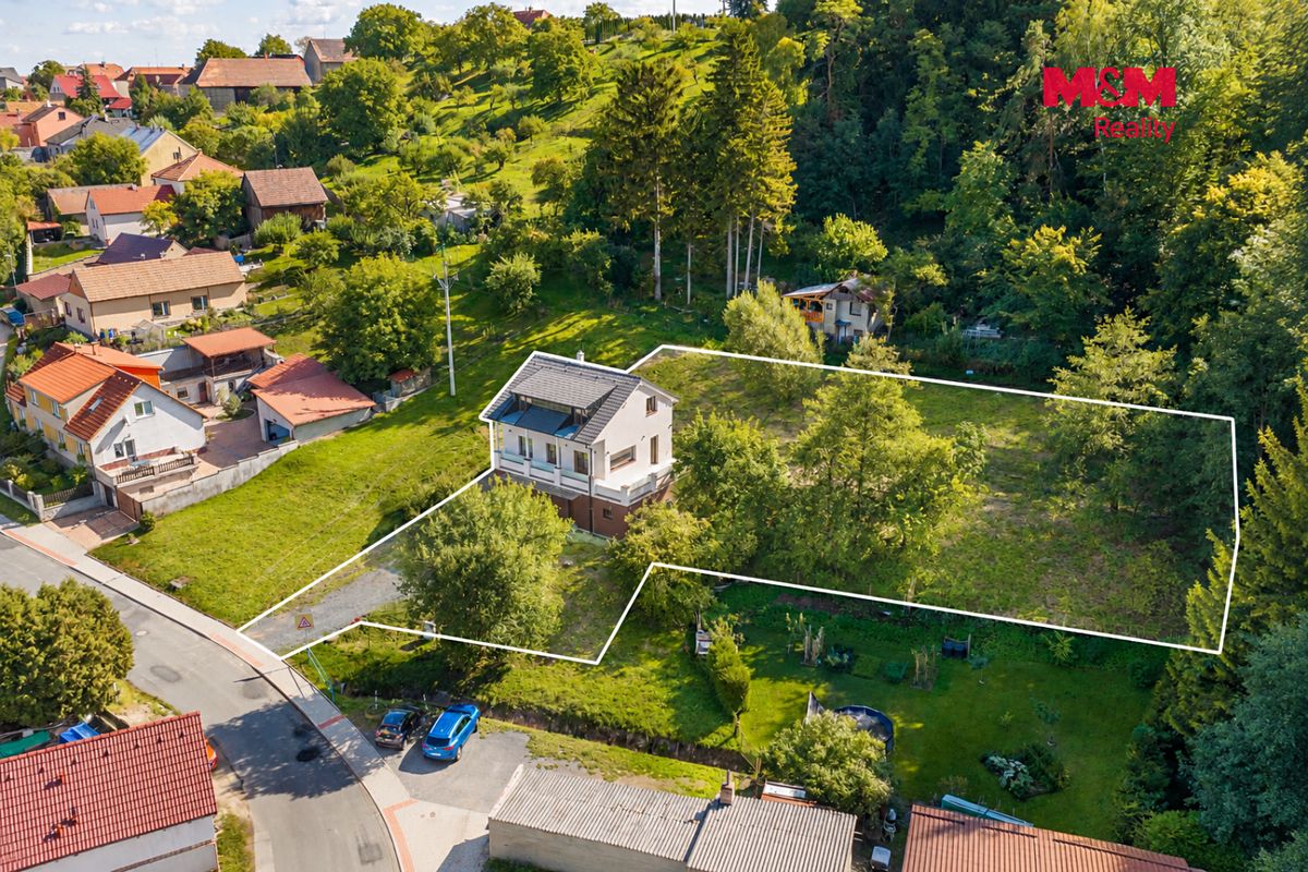 Prodej rodinného domu 198 m², pozemek 1543 m² – fotografie 3