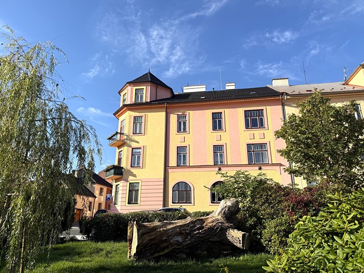 Pronájem bytu 2+1, 80 m² (1 z 15)
