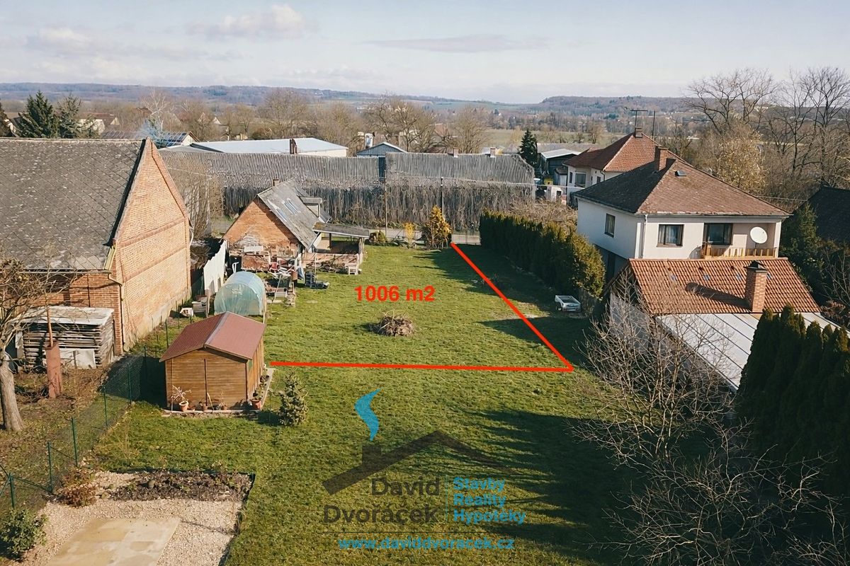 Prodej stavebního pozemku 1006 m² – fotografie 3