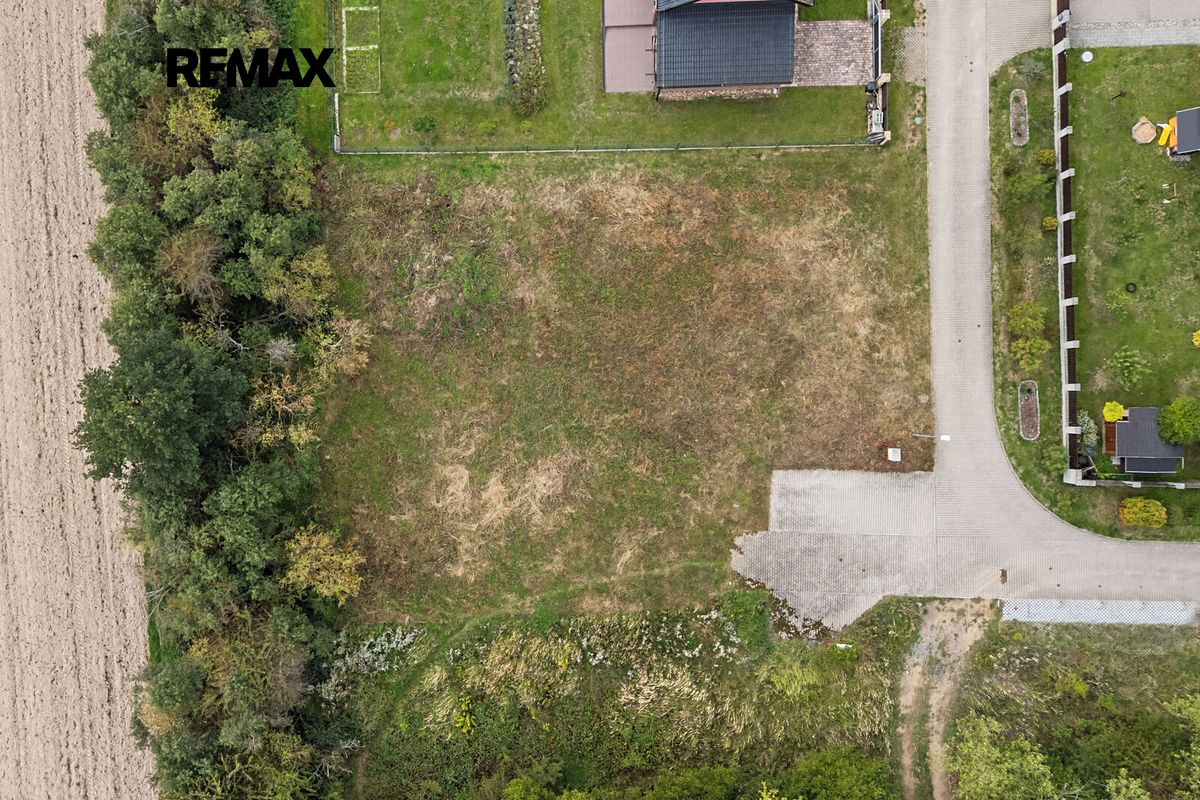 Prodej stavebního pozemku 887 m² – fotografie 3
