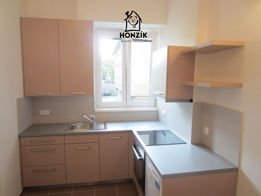 Pronájem bytu 1+kk 37 m² – fotografie 2