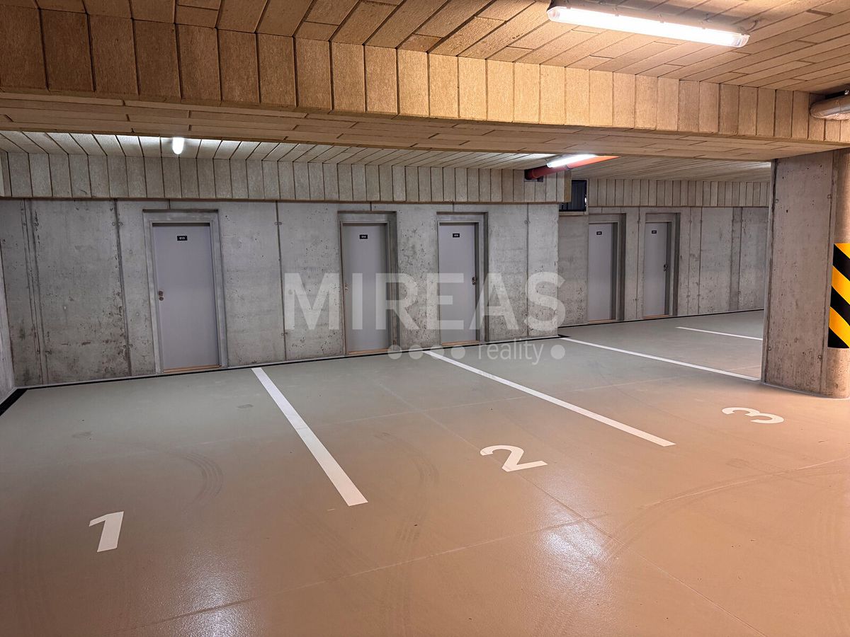 Pronájem garážového stání 16 m² – fotografie 3
