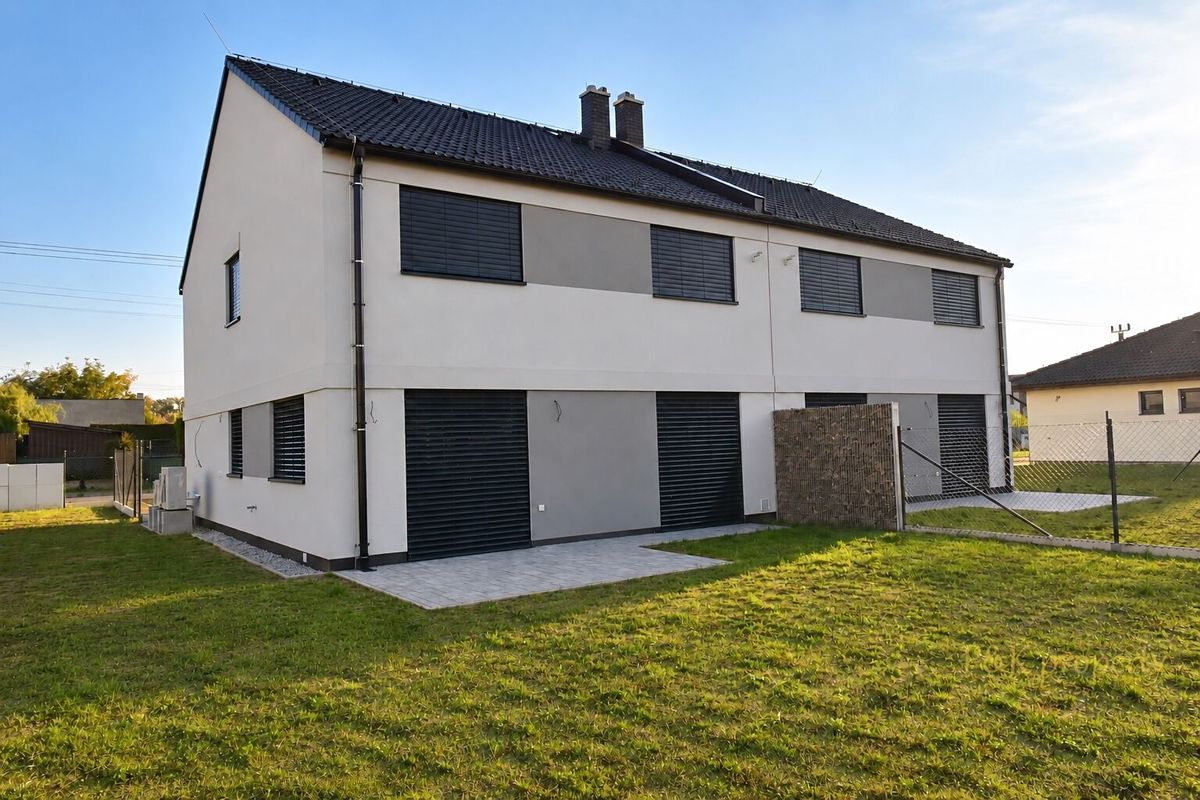 Prodej rodinného domu 143 m², pozemek 419 m² – fotografie 2