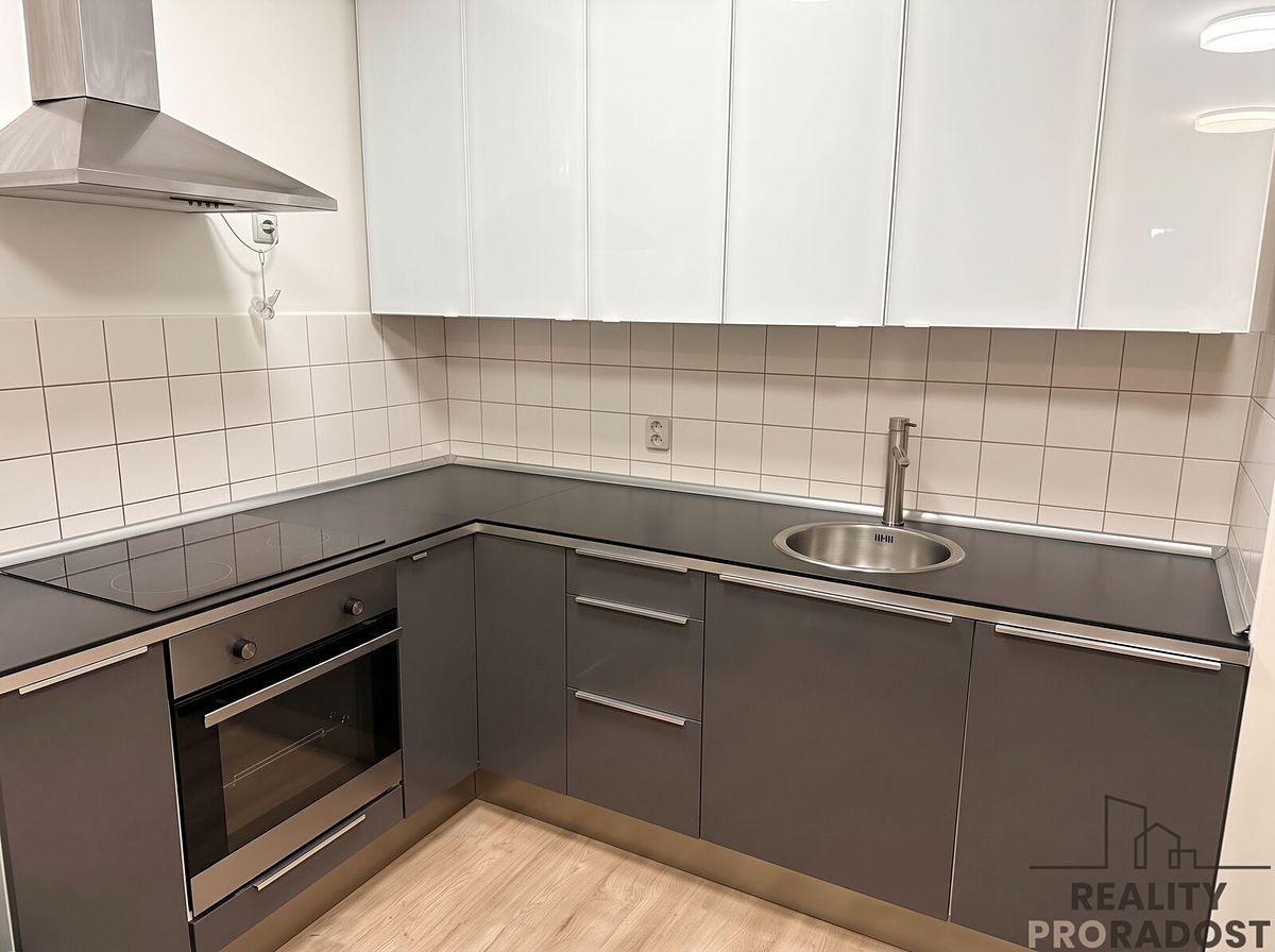 Pronájem bytu 1+kk 36 m² – fotografie 2
