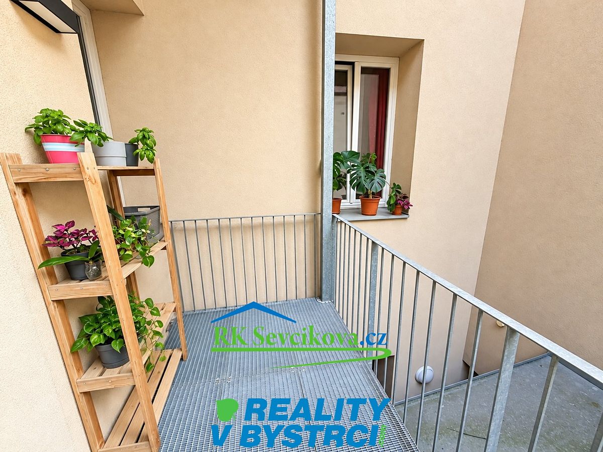 Pronájem bytu 2+kk 45 m² – fotografie 3