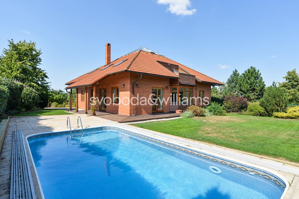 Prodej rodinného domu 389 m², pozemek 1245 m²