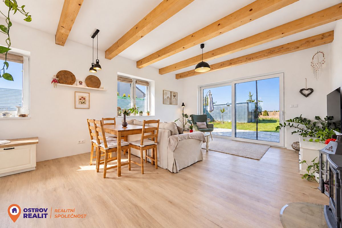 Prodej rodinného domu 188 m², pozemek 619 m² – fotografie 2