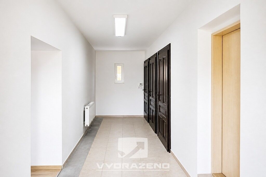 Prodej rodinného domu 230 m², pozemek 2823 m² – fotografie 2