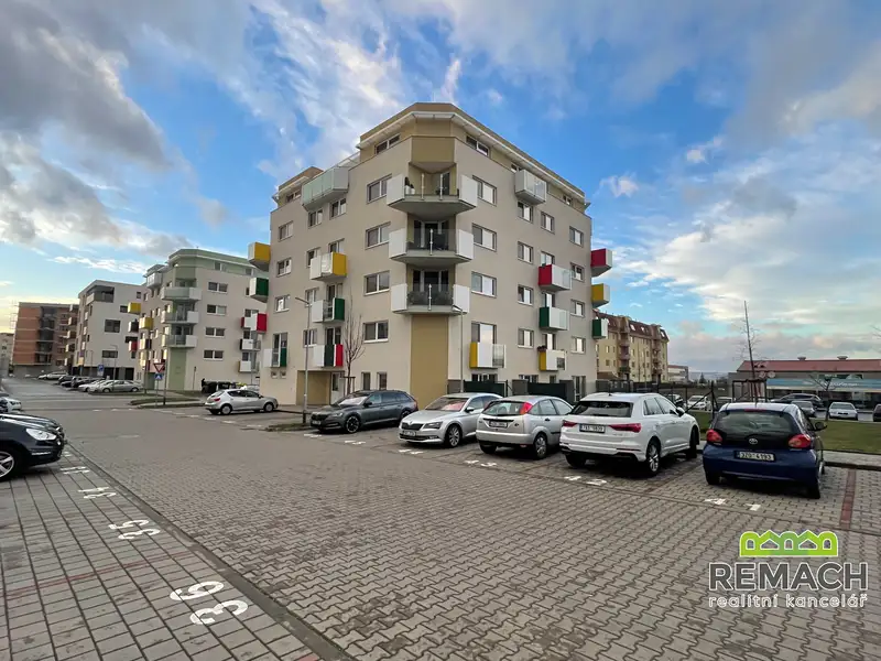 Pronájem garážového stání 19 m², Uherské Hradiště – náhled fotky 1