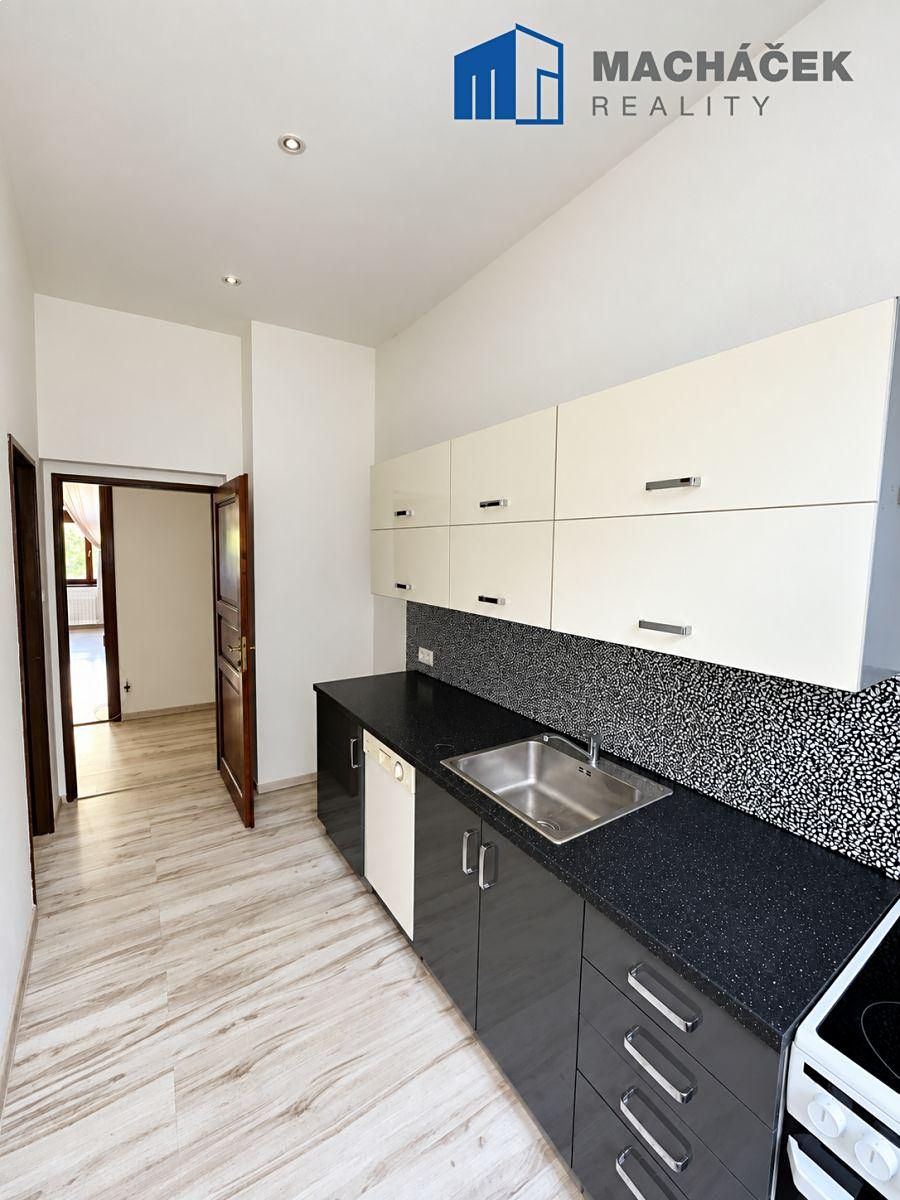 Pronájem bytu 3+1 64 m² – fotografie 3