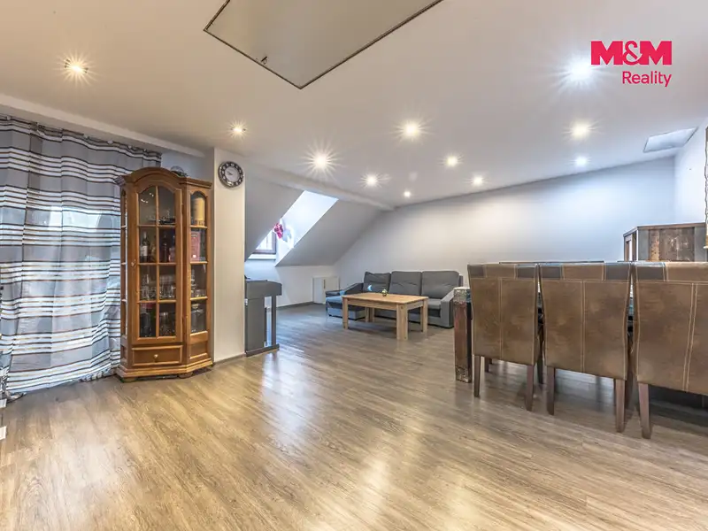 Prodej rodinného domu 223 m², pozemek 182 m², Turnov – náhled fotky 3
