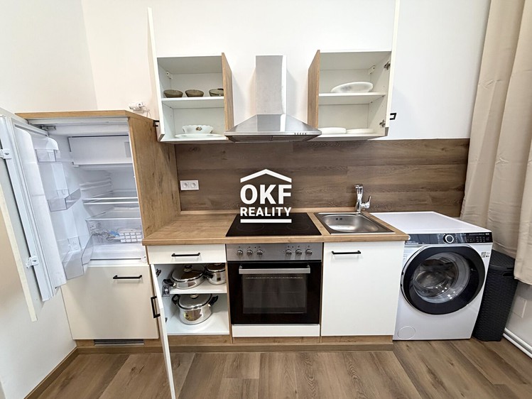 Pronájem bytu 1+kk, 20 m² (5 z 11)