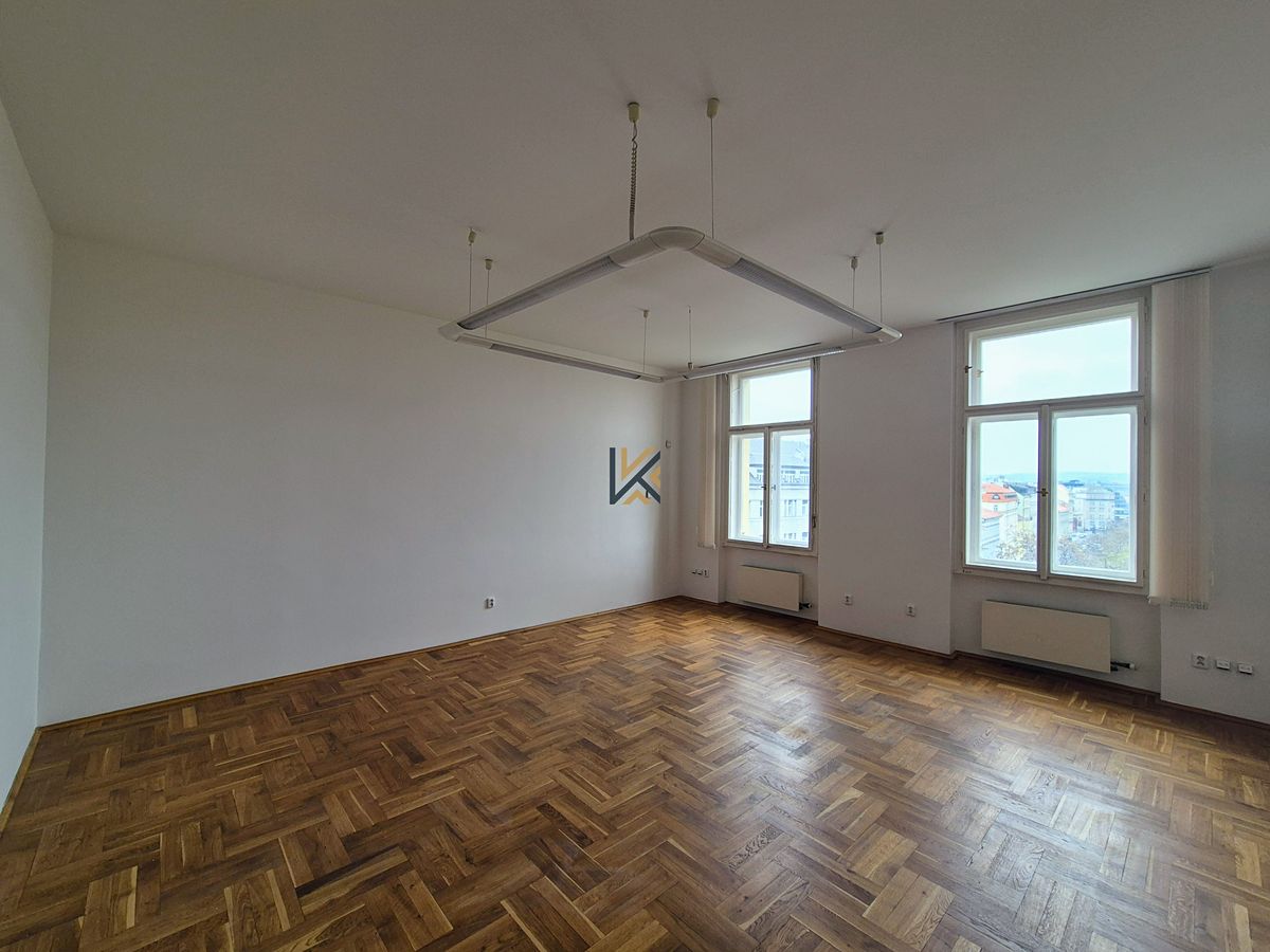 Pronájem kanceláře 90 m² – fotografie 3