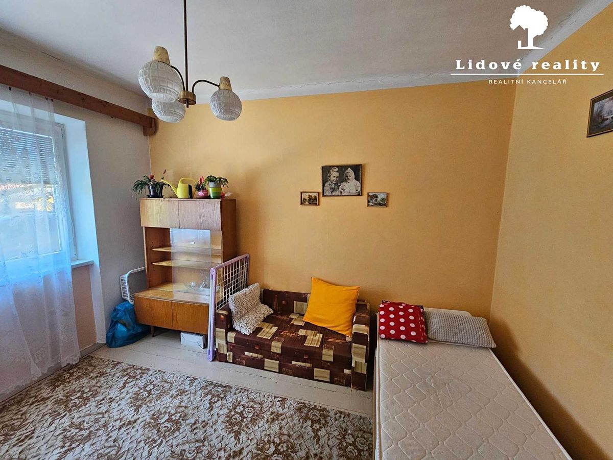 Prodej rodinného domu 60 m², pozemek 442 m² – fotografie 2