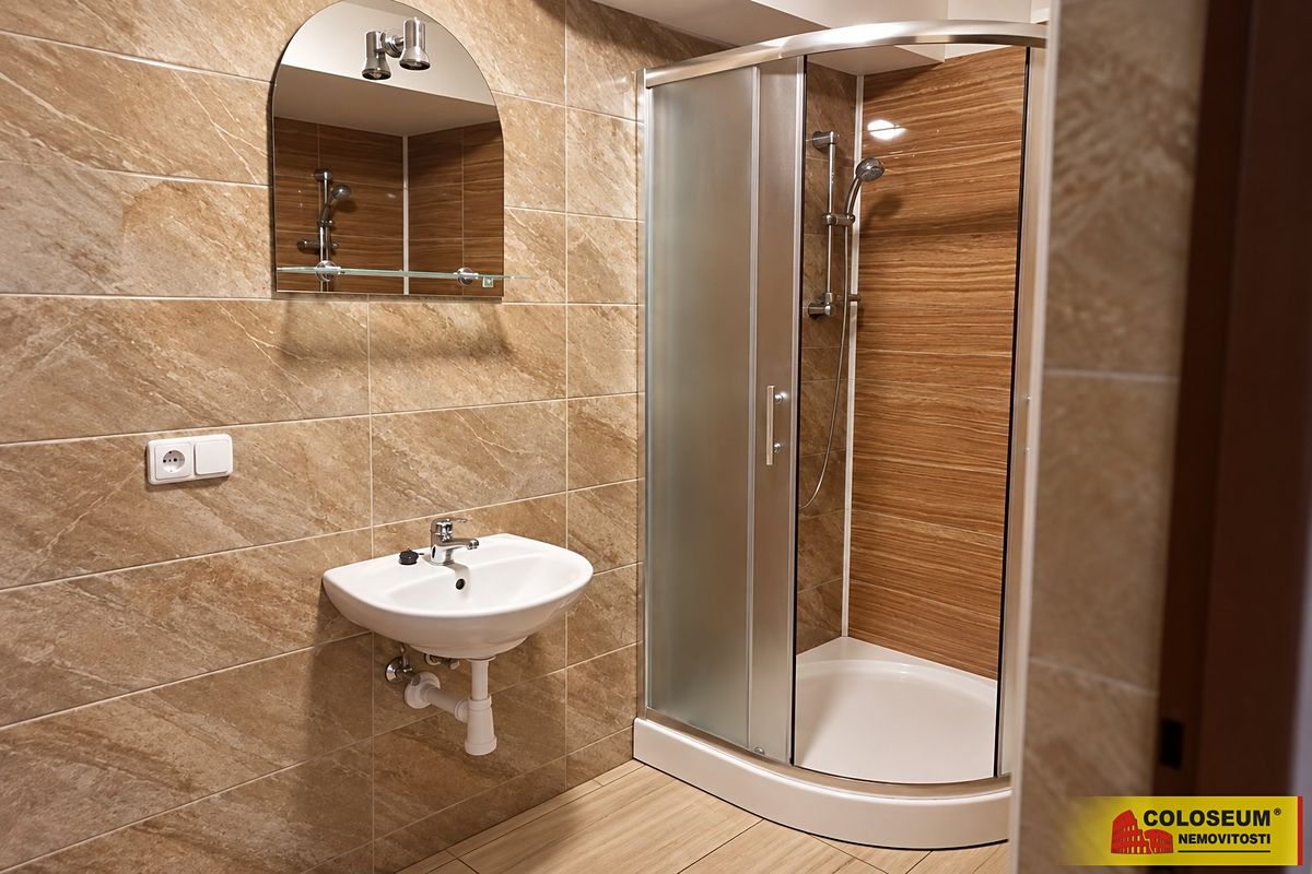 Pronájem rodinného domu 200 m², pozemek 572 m² – fotografie 3
