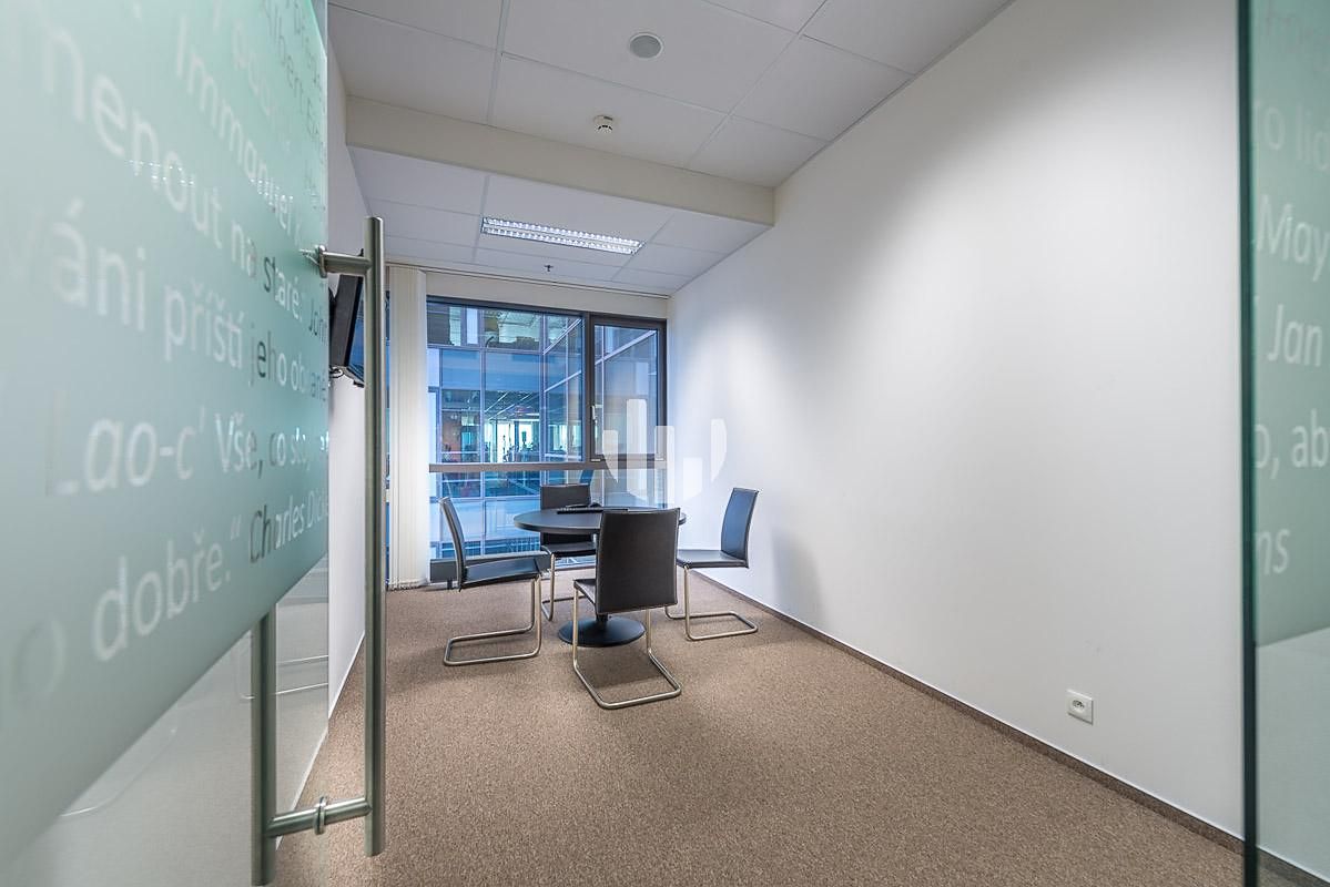 Pronájem kanceláře 739 m² – fotografie 4