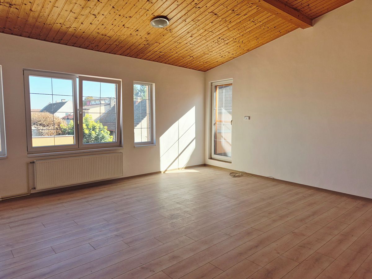 Pronájem bytu 2+1 70 m² – fotografie 3