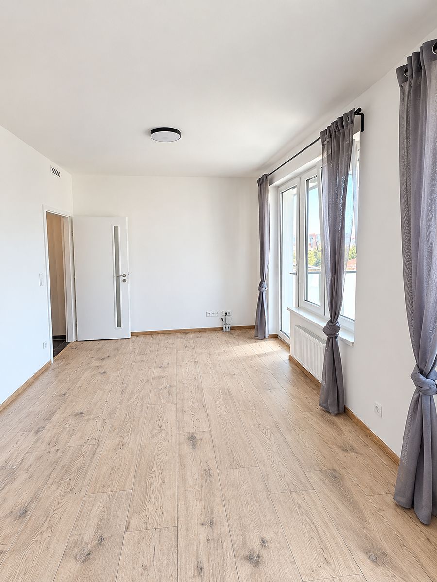 Pronájem bytu 1+kk 35 m² – fotografie 4