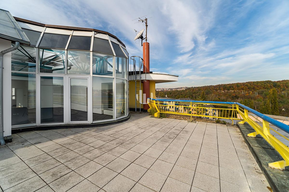 Pronájem kanceláře 839 m² – fotografie 4