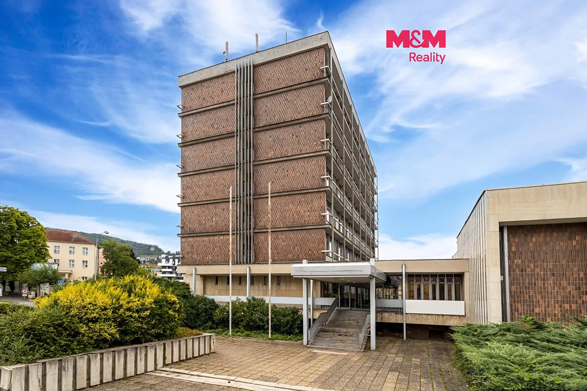 Pronájem kanceláře 340 m²
