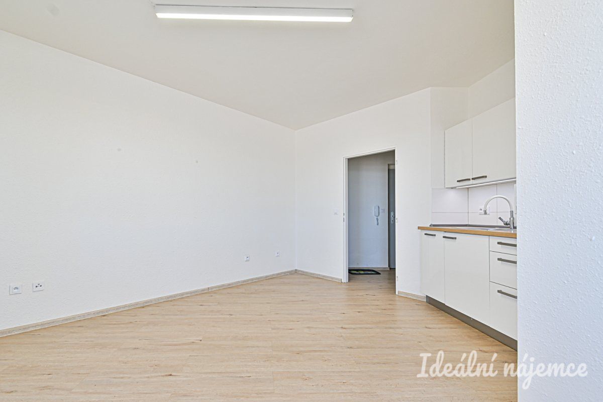 Pronájem bytu 2+kk 40 m² – fotografie 4