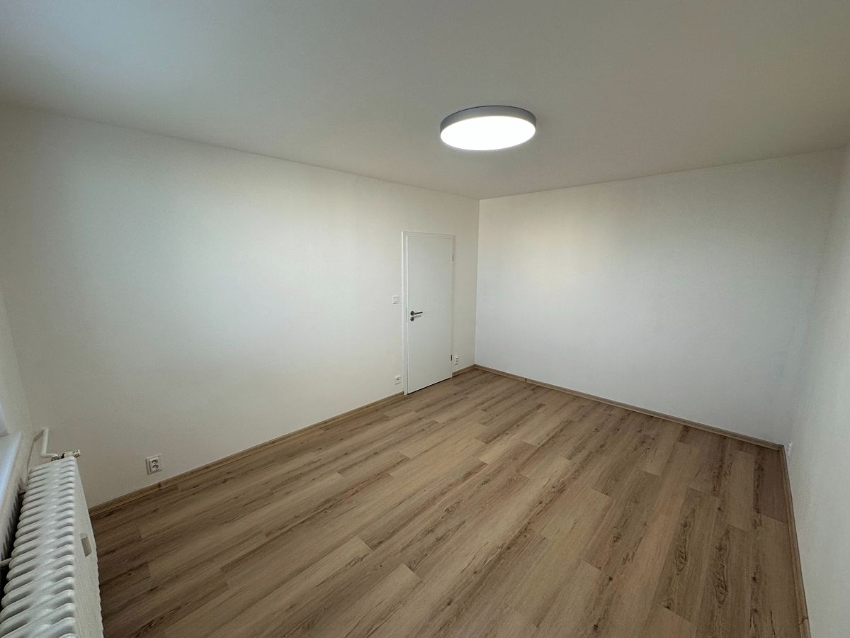 Pronájem bytu 1+1 32 m² – fotografie 3