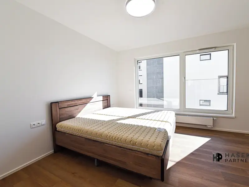 Pronájem bytu 2+kk 67 m², Praha – náhled fotky 3