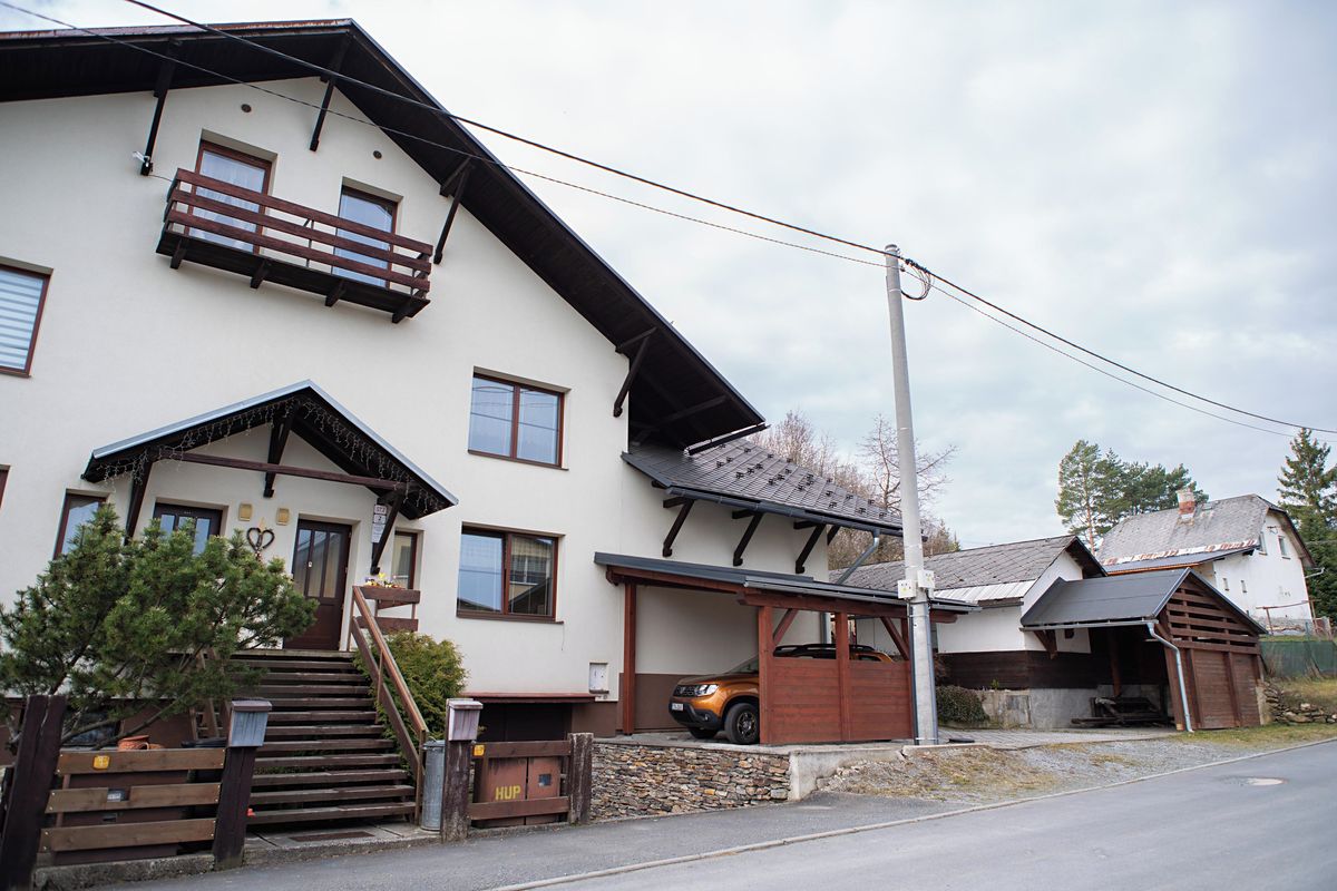 Prodej rodinného domu 265 m², pozemek 1268 m² – fotografie 2