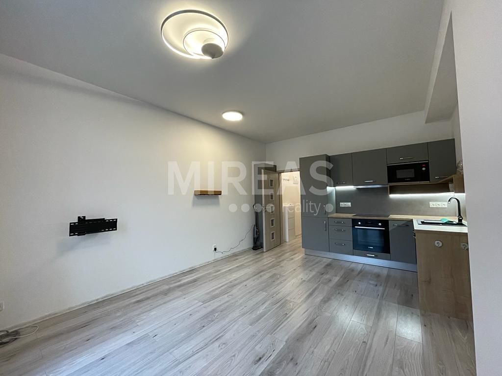 Pronájem bytu 2+kk 41 m² – fotografie 3