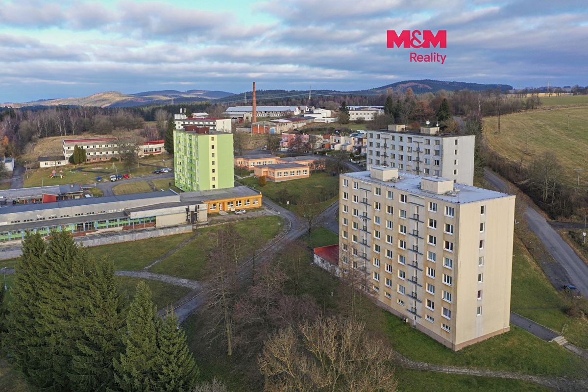Pronájem bytu 4+1 80 m², Rovná – fotka 1 z 3