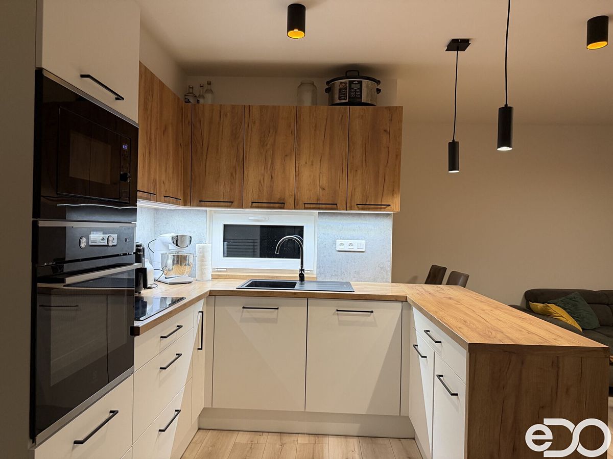 Pronájem rodinného domu 78 m², pozemek 139 m² – fotografie 2