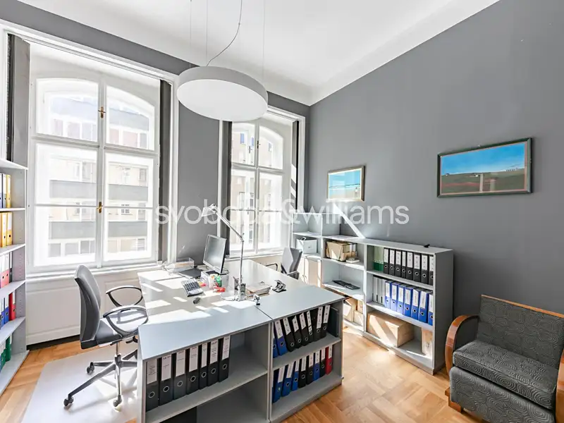 Prodej kanceláře 171 m², Praha – náhled fotky 2