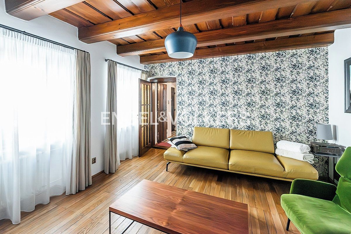 Pronájem rodinného domu 201 m², pozemek 104 m² – fotografie 2
