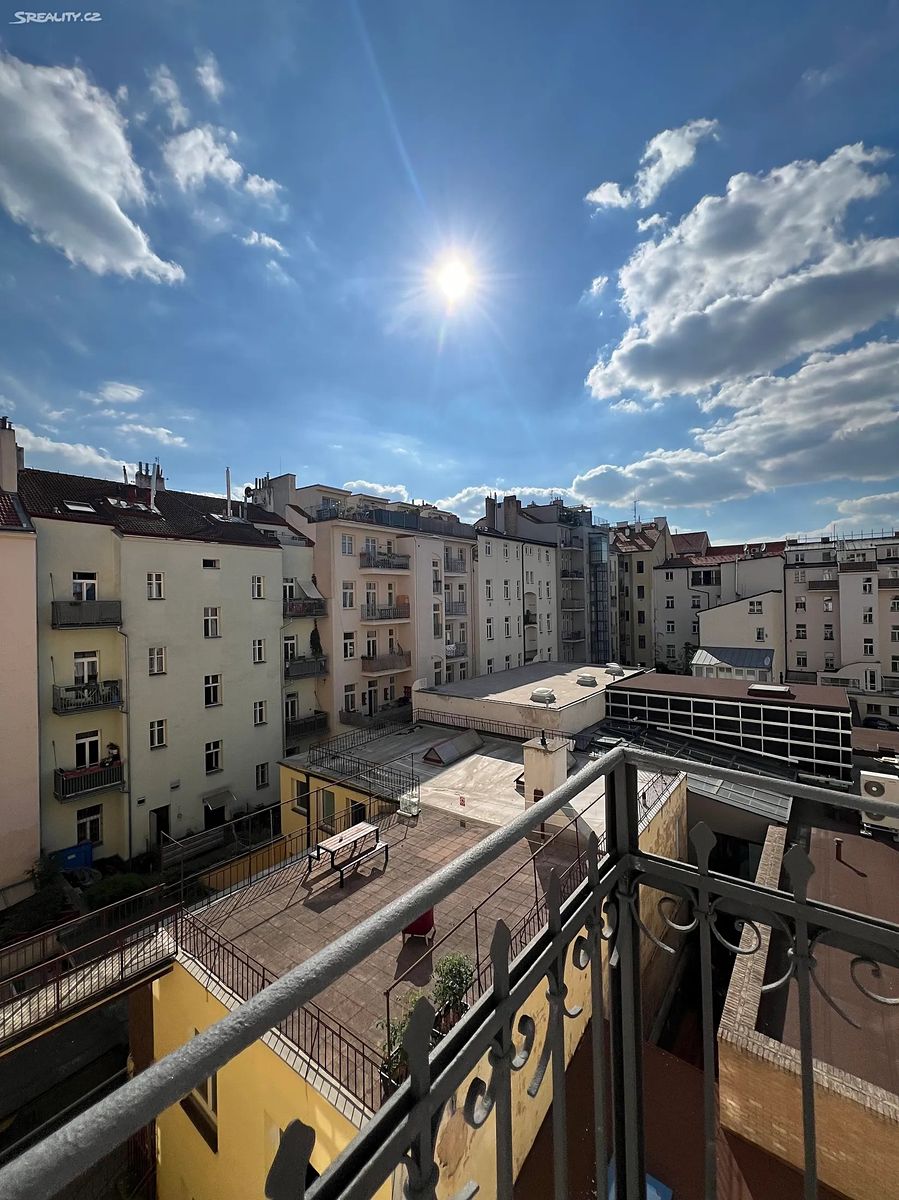 Pronájem bytu 2+kk 45 m² – fotografie 3