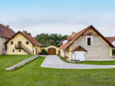 Prodej rodinného domu 350 m², pozemek 7500 m²