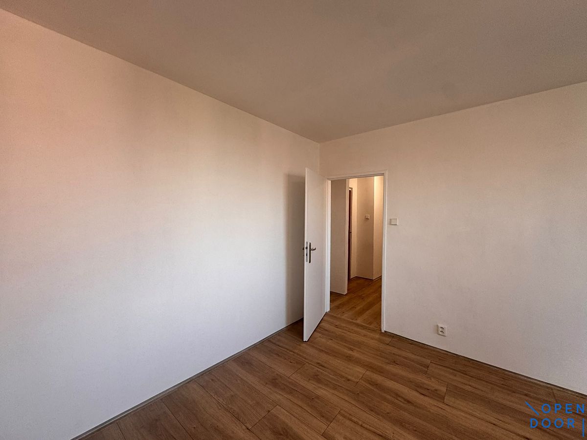 Pronájem bytu 1+1 35 m² – fotografie 3