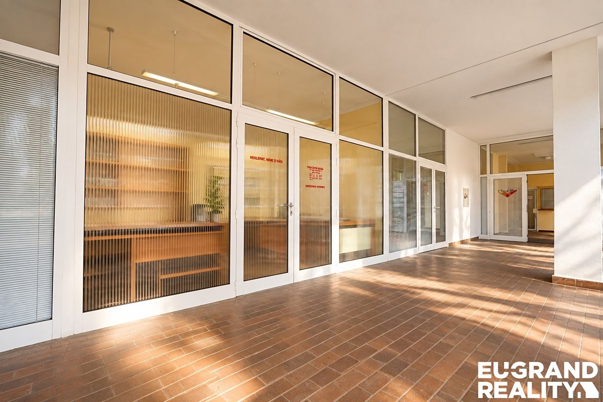 Pronájem kanceláře 57 m² – fotografie 2
